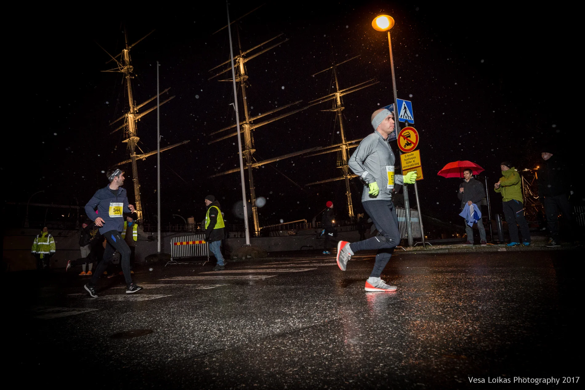 050_Aurajoen_Yojuoksu-2017_MIDRACE_photo_VESA_LOIKAS_PHOTOGRAPHY.jpg