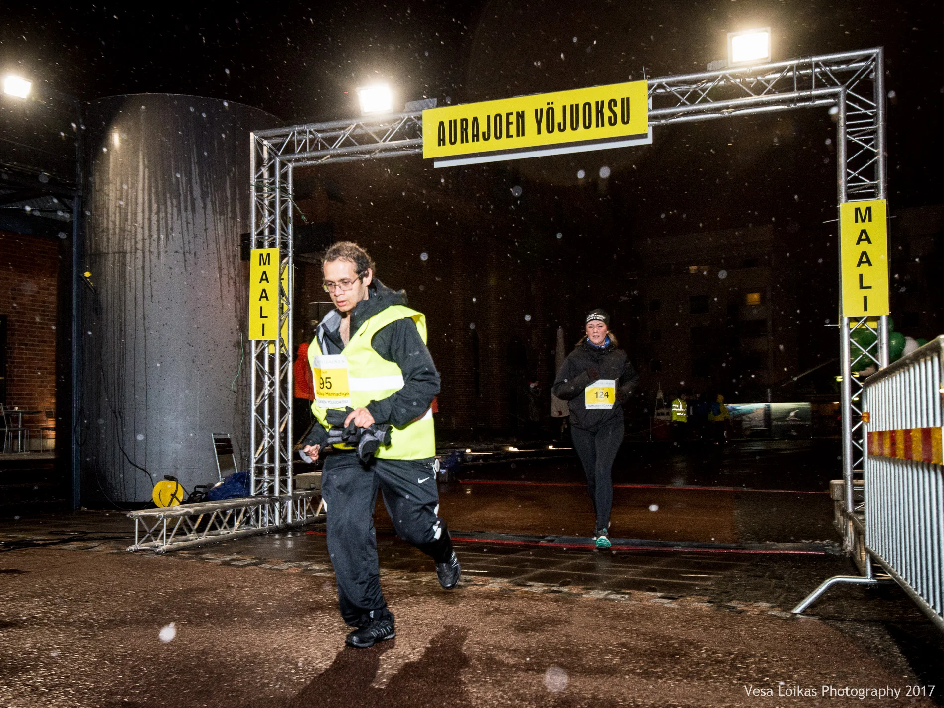 014_Aurajoen_Yojuoksu-2017_FINISH_photo_VESA_LOIKAS_PHOTOGRAPHY.jpg