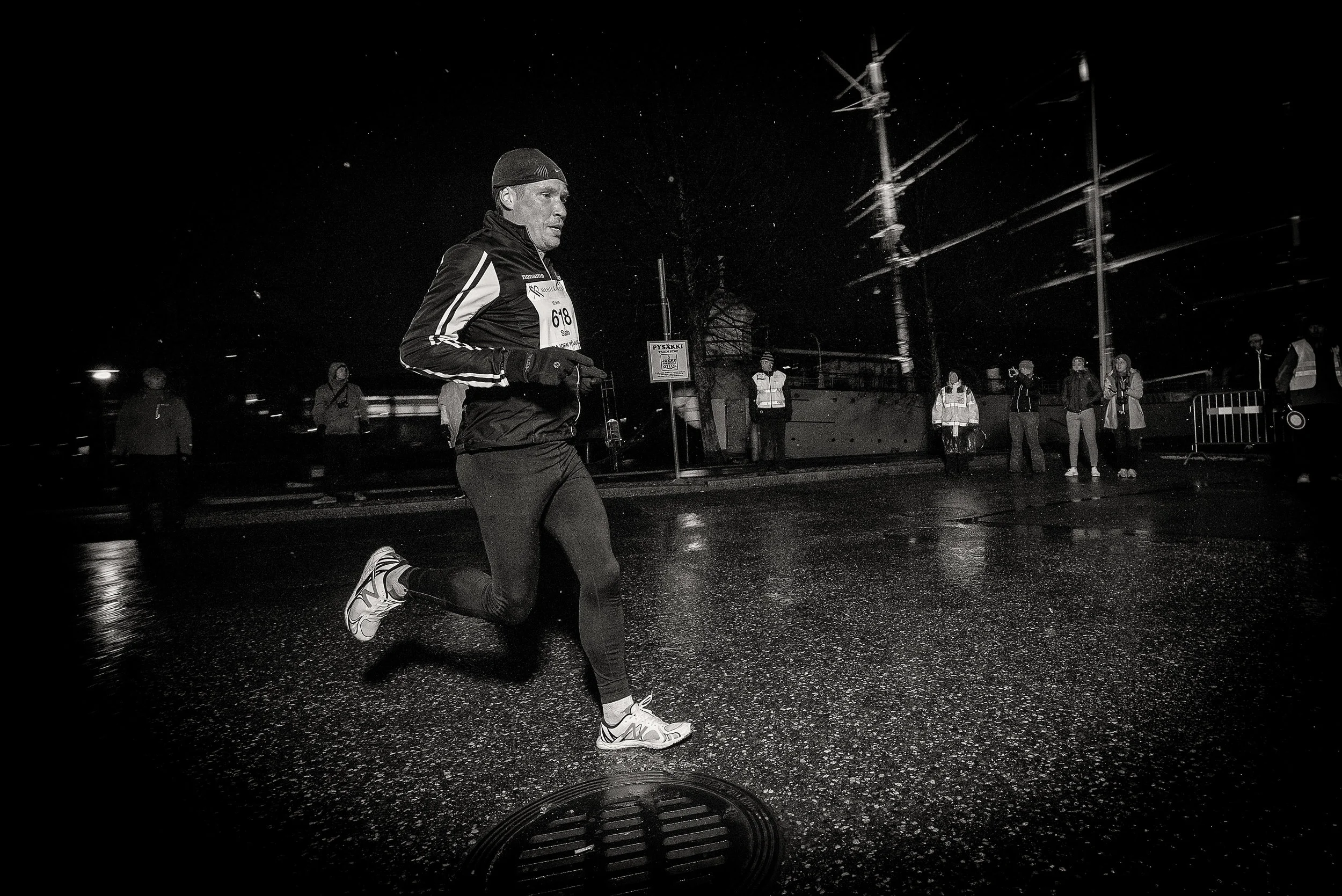 008_Aurajoen_Yojuoksu-2017_BW_photo_VESA_LOIKAS_PHOTOGRAPHY.jpg