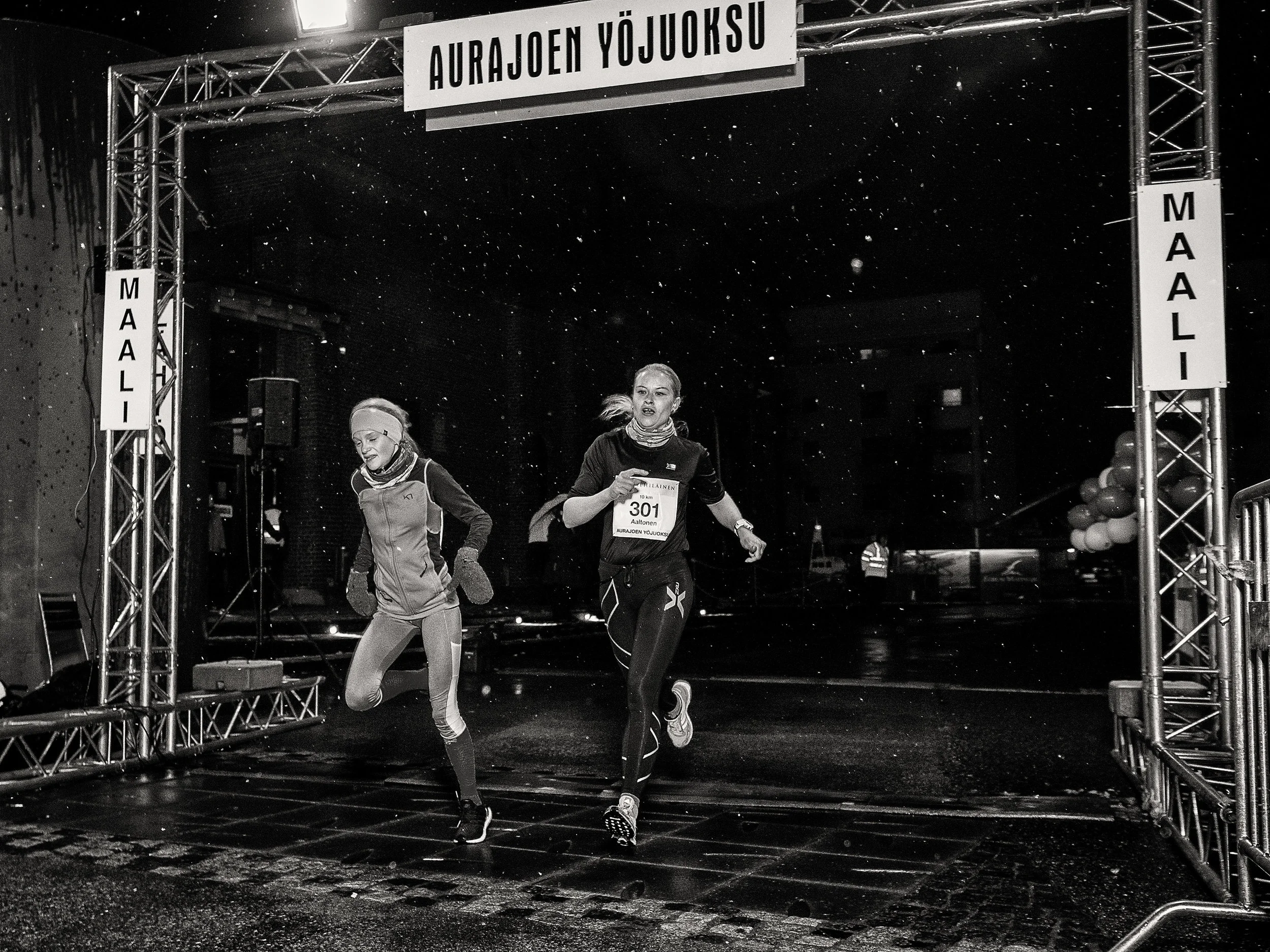 001_Aurajoen_Yojuoksu-2017_BW_photo_VESA_LOIKAS_PHOTOGRAPHY-9.jpg