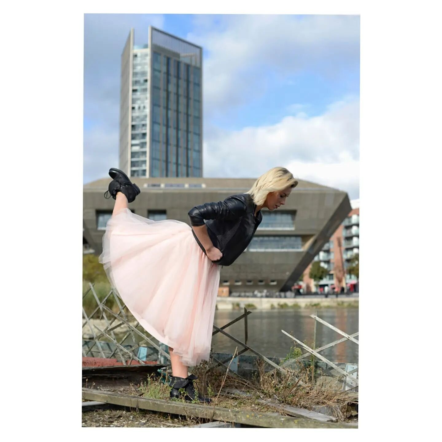 CANADA WATER

dancer: Ana Badea

Part of my photography series of improvised contemporary dance with local artists using streets and other public spaces as stages.

#improvised #contemporarydance dance #london  #architecture #water #canadawater #seri