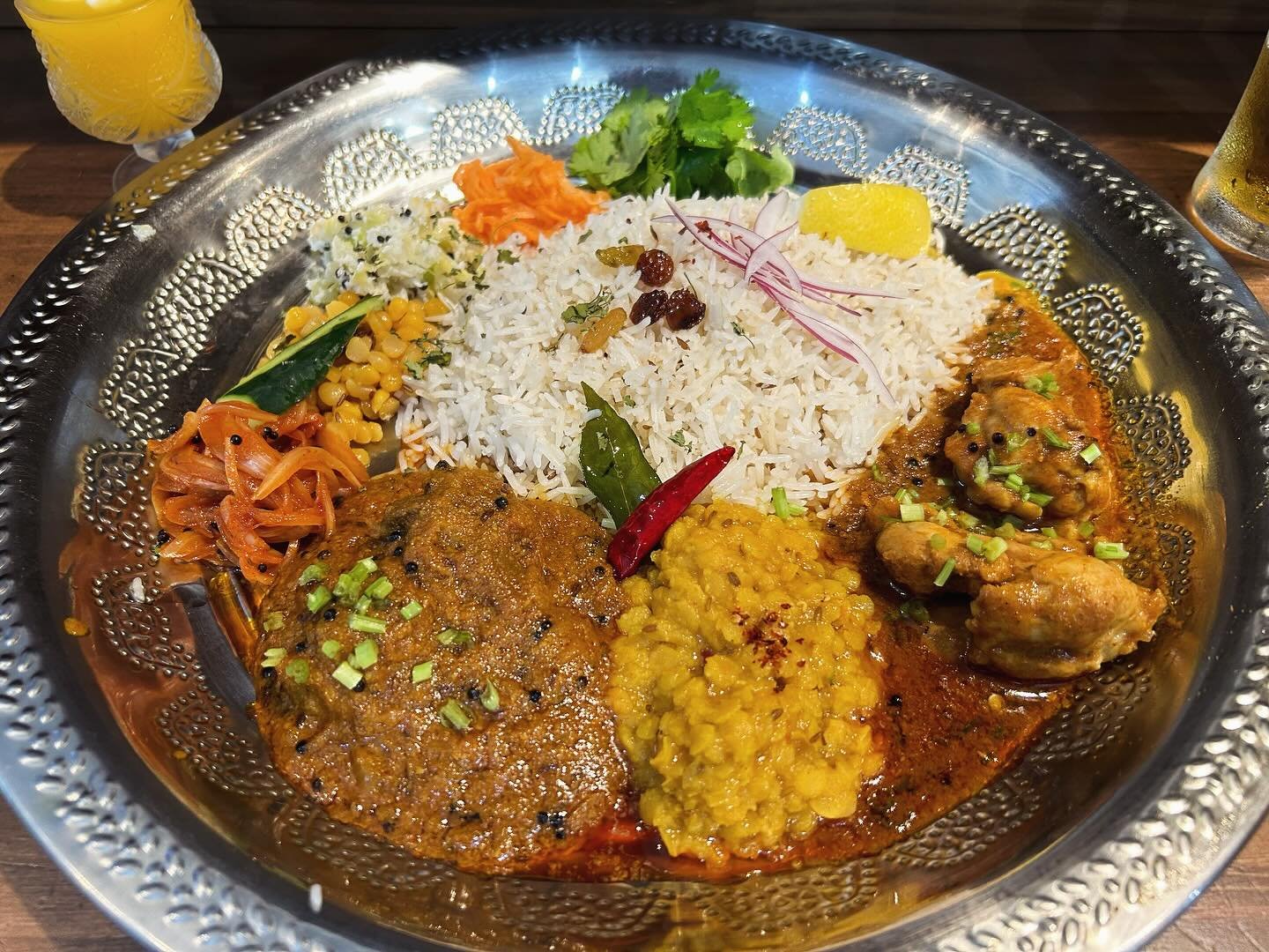 Curry Tiner&rsquo;s South Indian Chicken &amp; Mutton Curry

I have been following the guy for years on Instagram and have been meaning to go, but the planets never quite seemed to line up. Today they did and thank God for that.

Wow!

Expect a long 