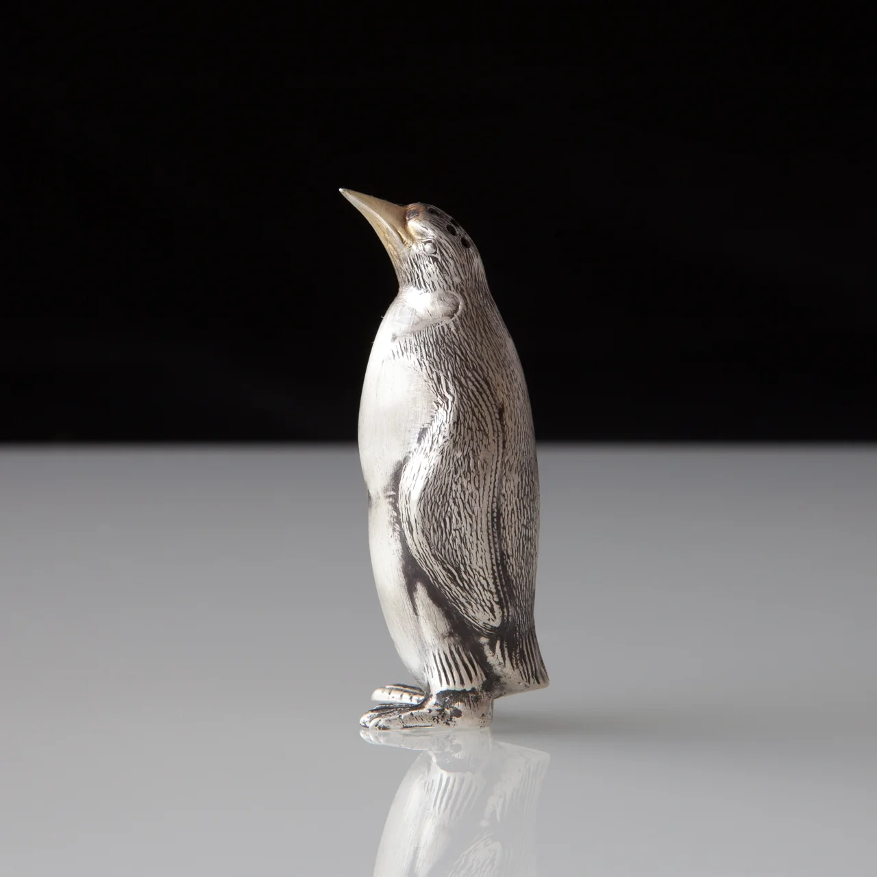 vintagecollection_penguin_salt_and_pepper_shakers_silver-4.jpg