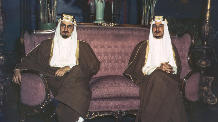 Prins Faysal (til venstre) og prins Khalid på statsbesøk i USA. Foto: John Rous ( LoC )