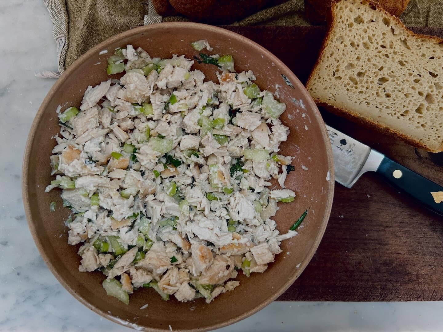 Tarragon chicken salad with a coconut yogurt mayo. Organic and pasture raised roasted chicken breast, tarragon, scallions and celery - tossed with @cocojune_organic plain yogurt, olive oil, sea salt, apple cider vinegar and ume plum vinegar. Paired w