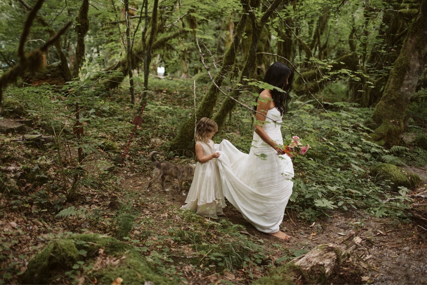 intimate-forest-wedding-oregon-11.jpg