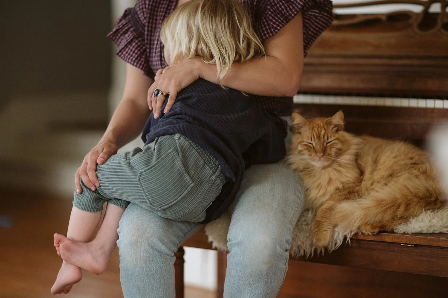 09_family photography at home in Portland Oregon.jpg