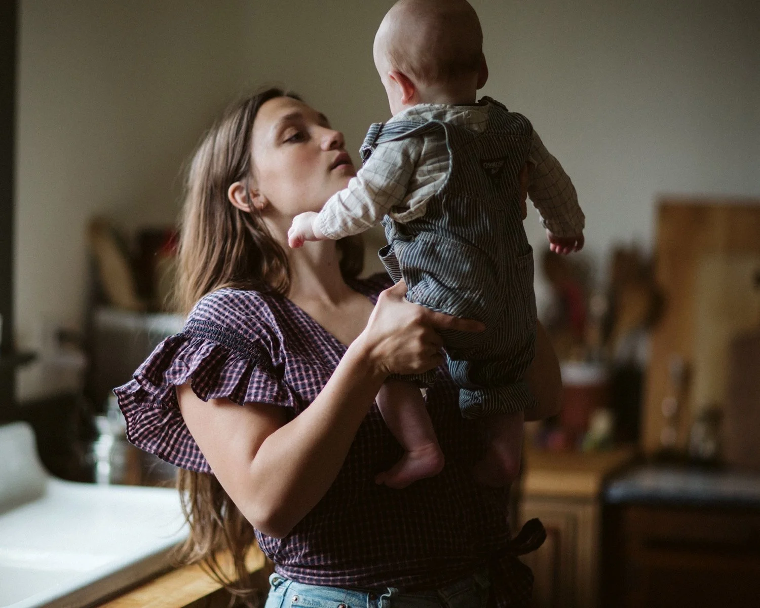 21_family photography at home in Portland Oregon.jpg