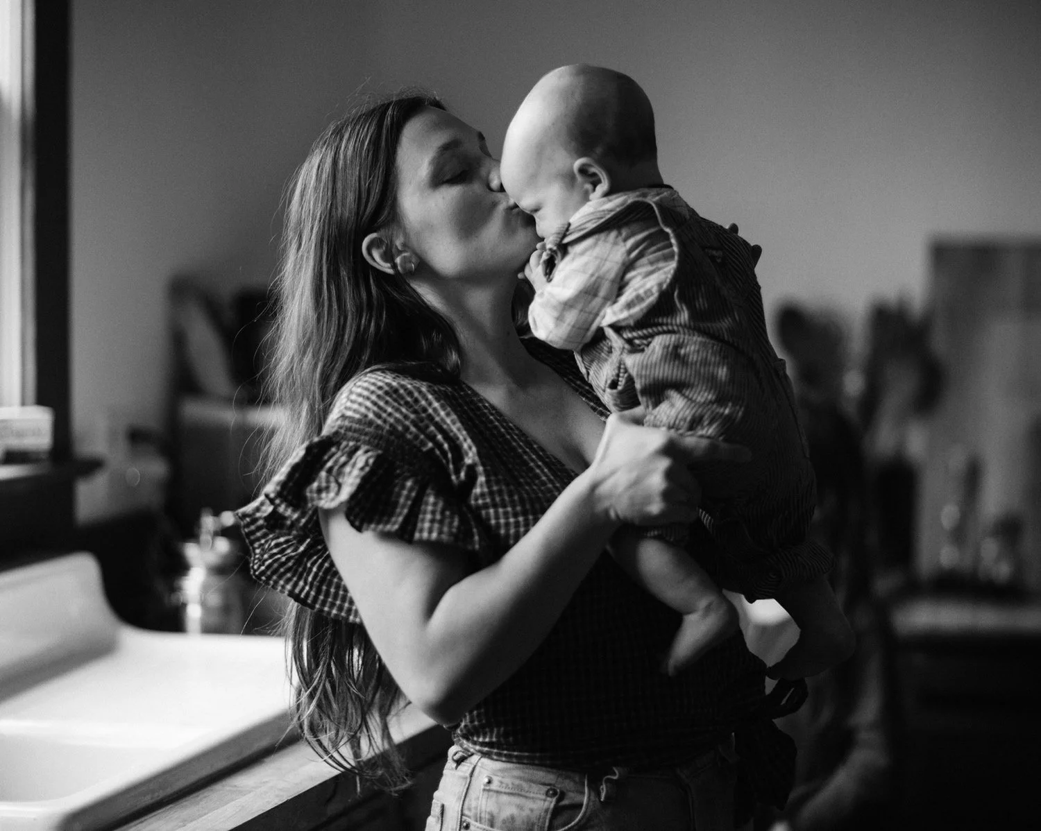 22_family photography at home in Portland Oregon.jpg