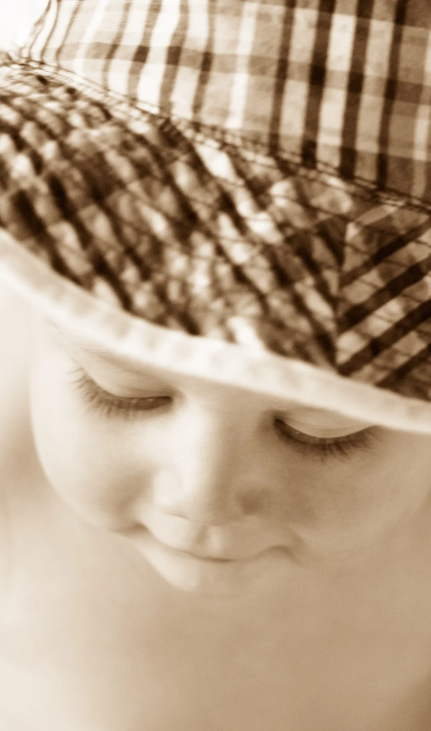 Nicole is a Chicago-based child photographer, family, baby photographer, commercial photographer, specializing in children's photography in Chicago, the Chicago North Shore suburban area and San Diego.