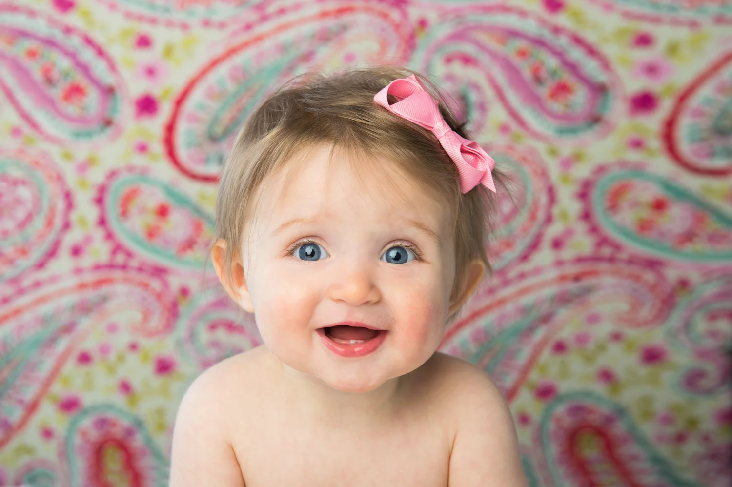 Nicole is a Chicago-based child photographer, family, baby photographer, commercial photographer, specializing in children's photography in Chicago, the Chicago North Shore suburban area and San Diego.