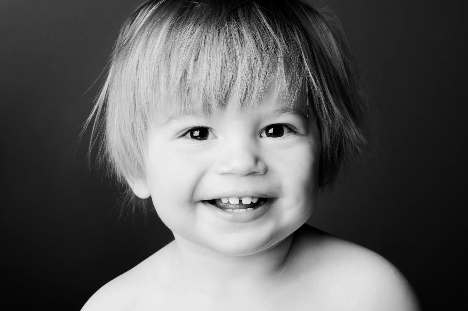 Nicole is a Chicago-based child photographer, family, baby photographer, commercial photographer, specializing in children's photography in Chicago, the Chicago North Shore suburban area and San Diego.
