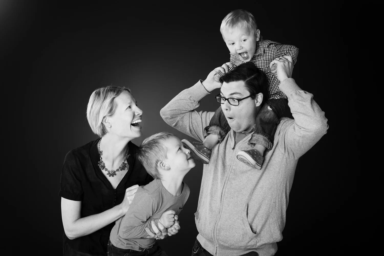 Nicole is a Chicago-based child photographer, family, baby photographer, commercial photographer, specializing in children's photography in Chicago, the Chicago North Shore suburban area and San Diego.