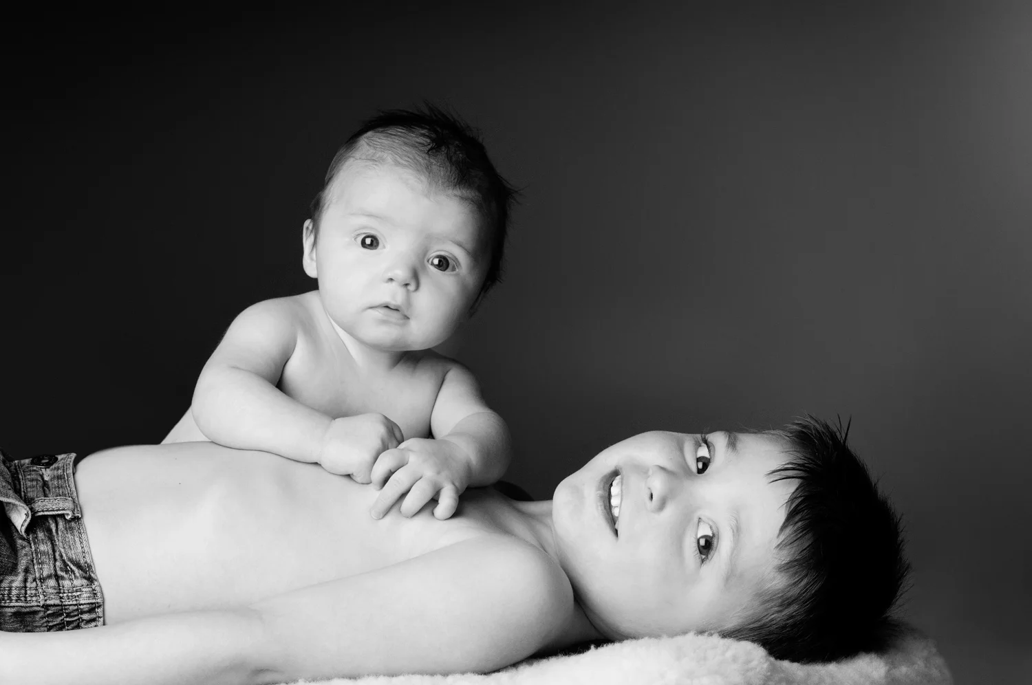 Nicole is a Chicago-based child photographer, family, baby photographer, commercial photographer, specializing in children's photography in Chicago, the Chicago North Shore suburban area and San Diego.