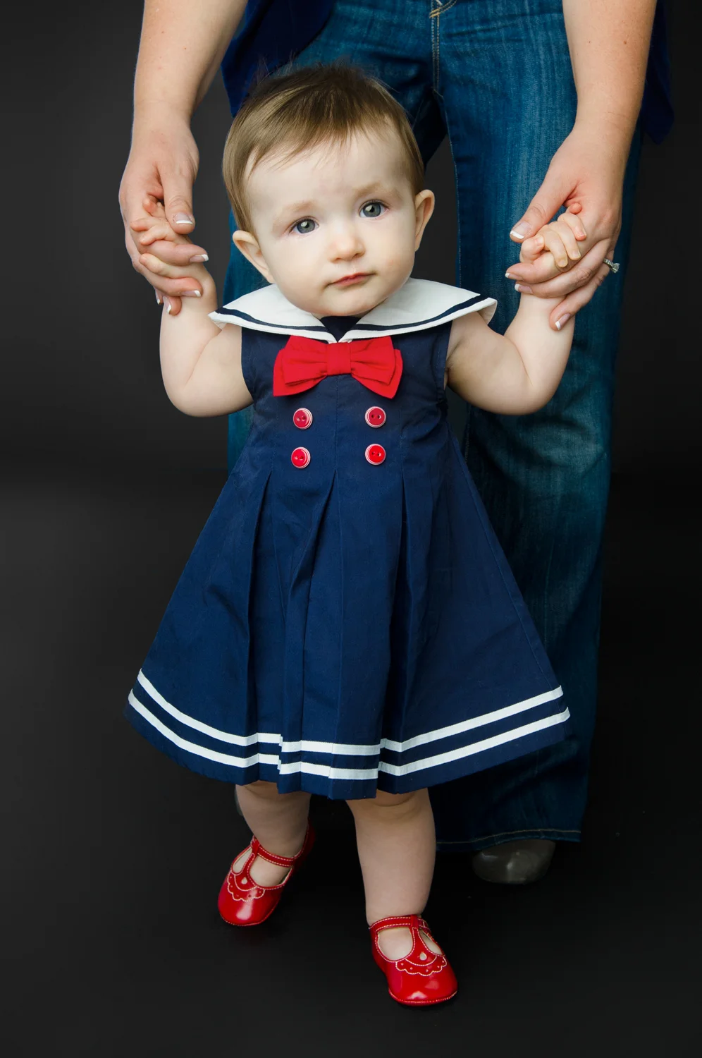 Nicole is a Chicago-based child photographer, family, baby photographer, commercial photographer, specializing in children's photography in Chicago, the Chicago North Shore suburban area and San Diego.