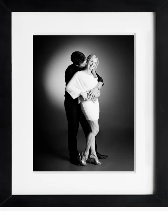 10x14_16x20_OnyxFrame.jpg