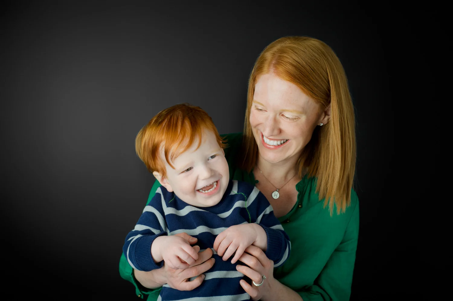 Nicole is a Chicago-based child photographer, family, baby photographer, commercial photographer, specializing in children's photography in Chicago, the Chicago North Shore suburban area and San Diego.
