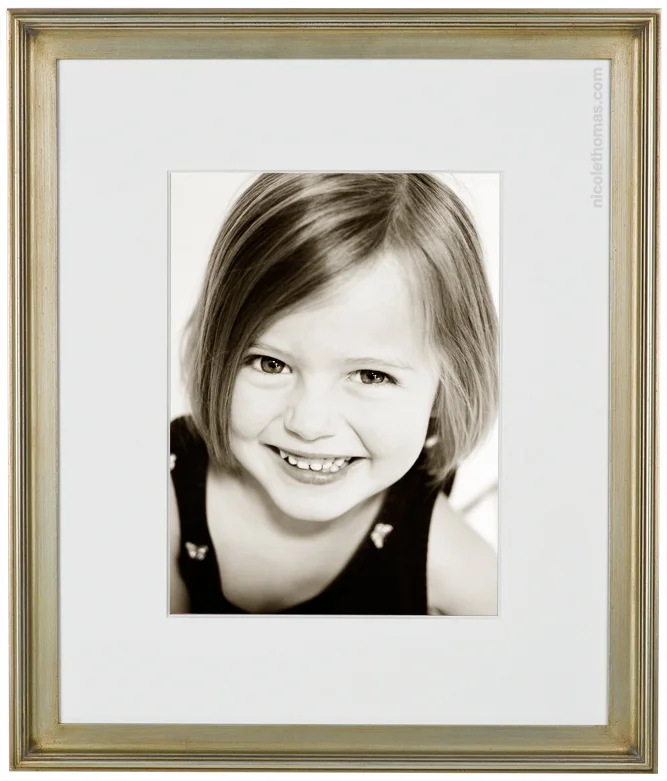 NicoleThomasPhoto_H_Max_SM383LoLustre_20x24_16x12 2.jpg