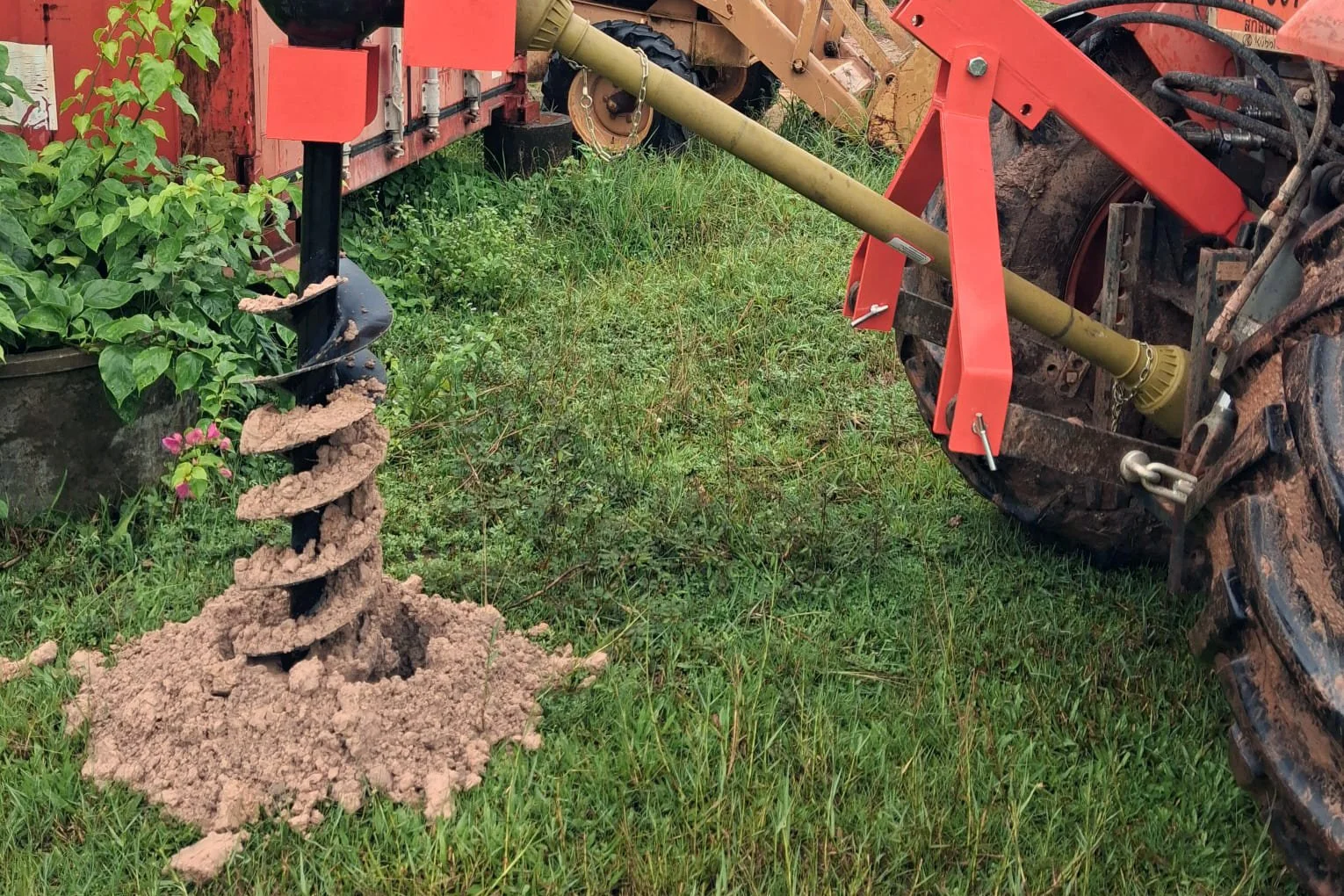 TRACTOR MOUNTED POST HOLE DIGGER 4.jpg
