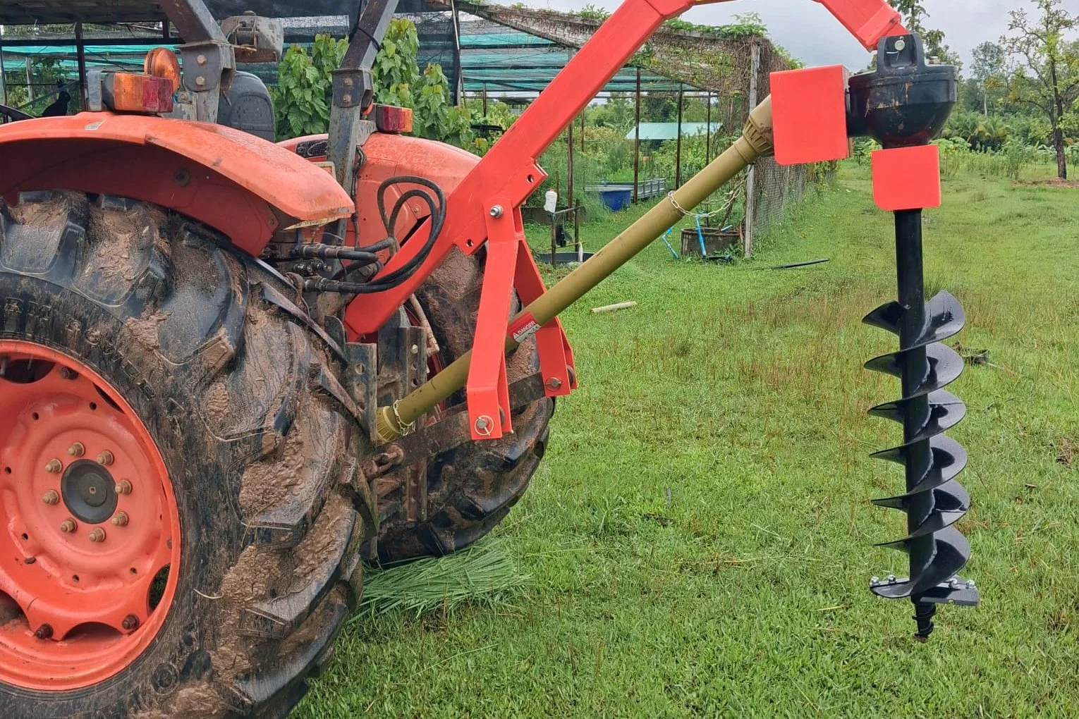 TRACTOR MOUNTED POST HOLE DIGGER 2.jpg