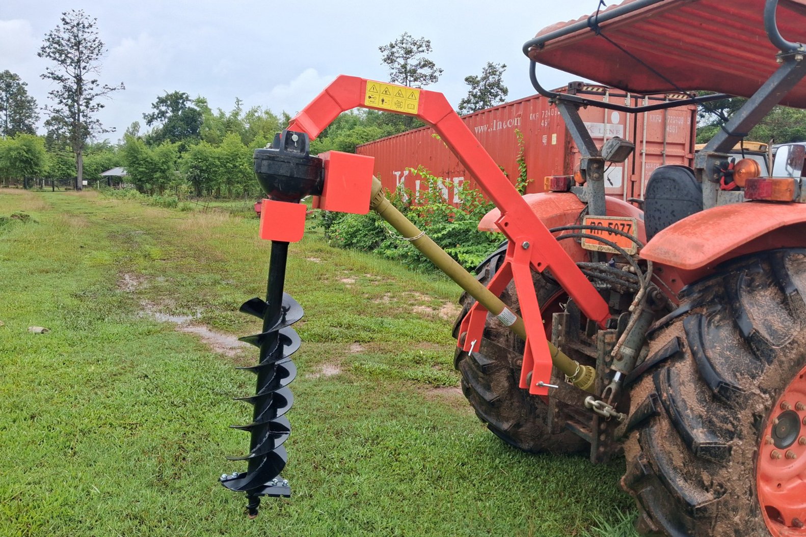 TRACTOR MOUNTED POST HOLE DIGGER 9.jpg