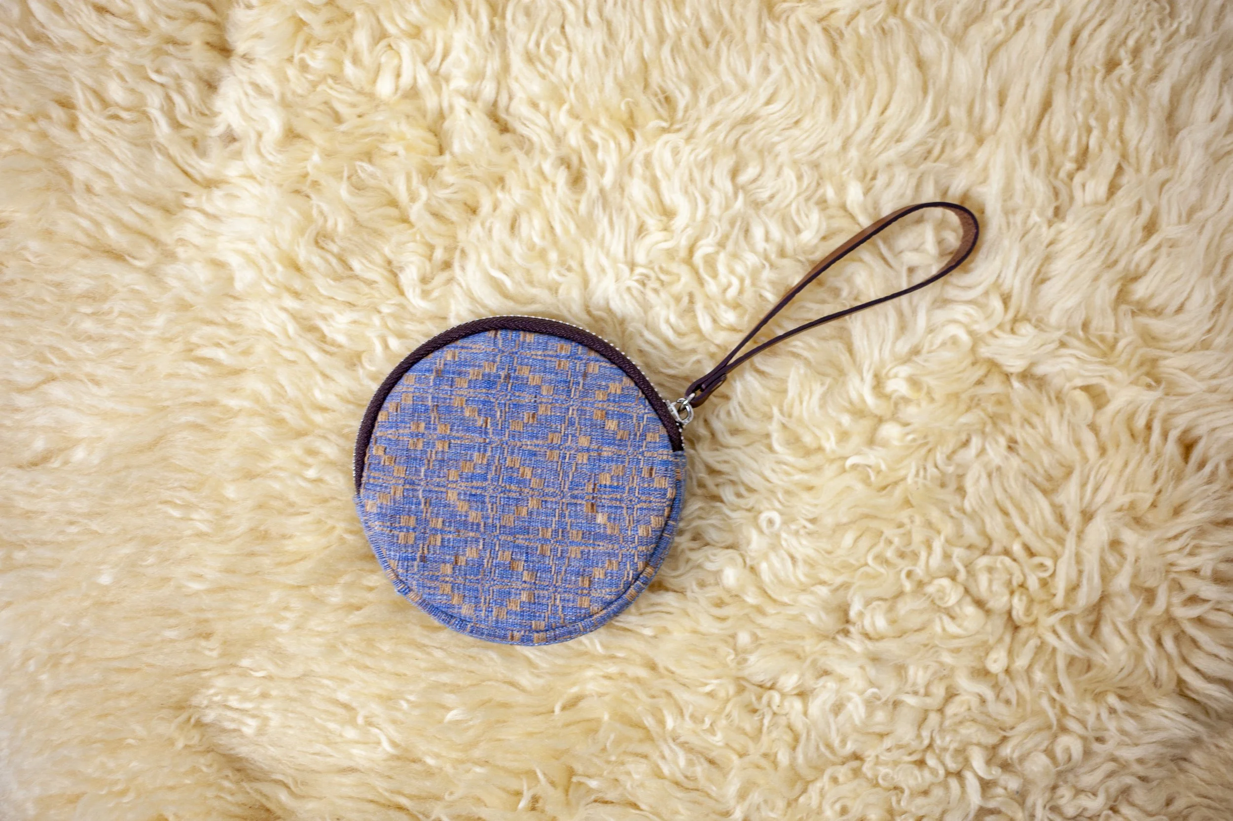 VI Coin Pouch Lompetch in brown leather strap