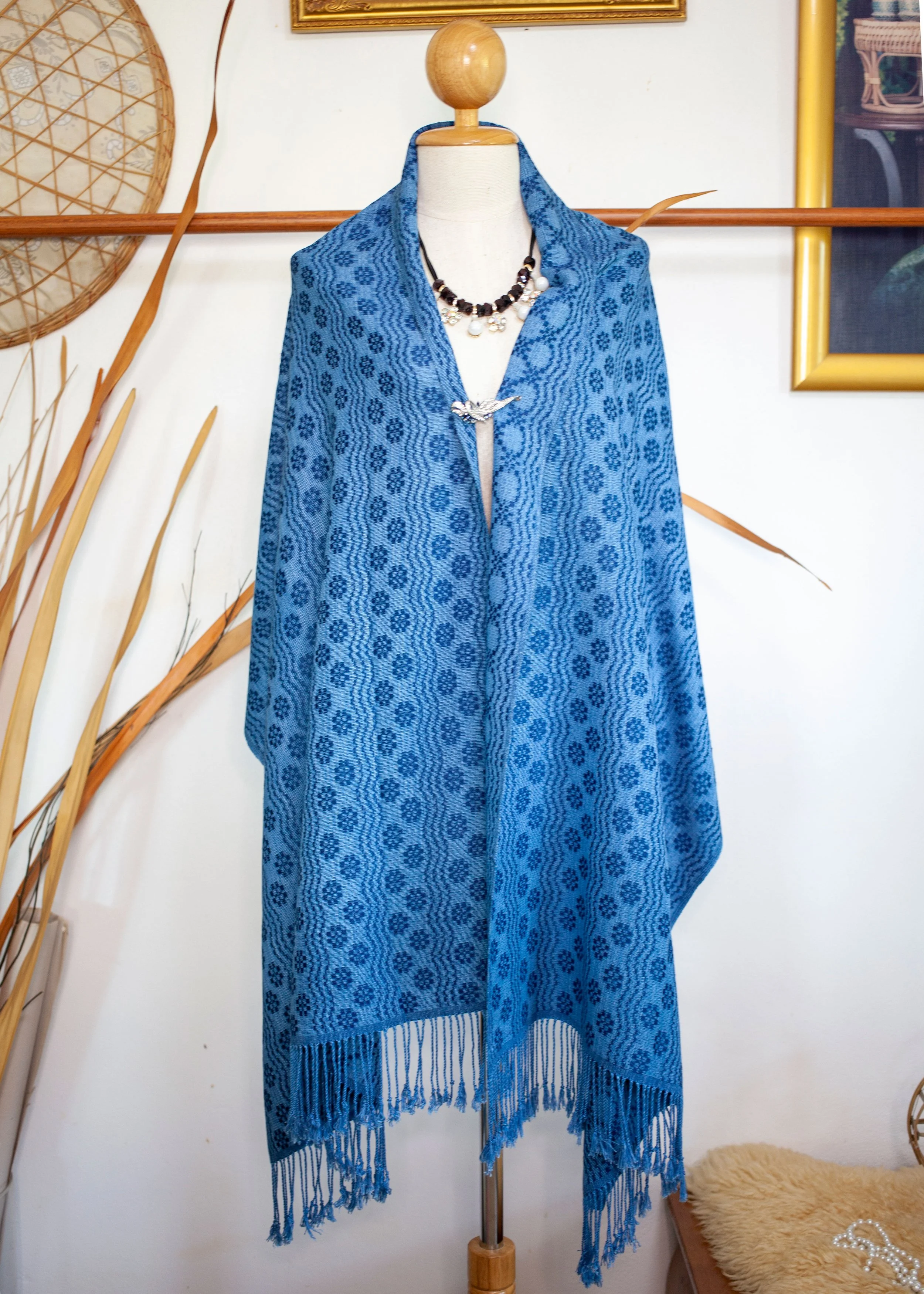 VI Shawl Inthanin in Indigo