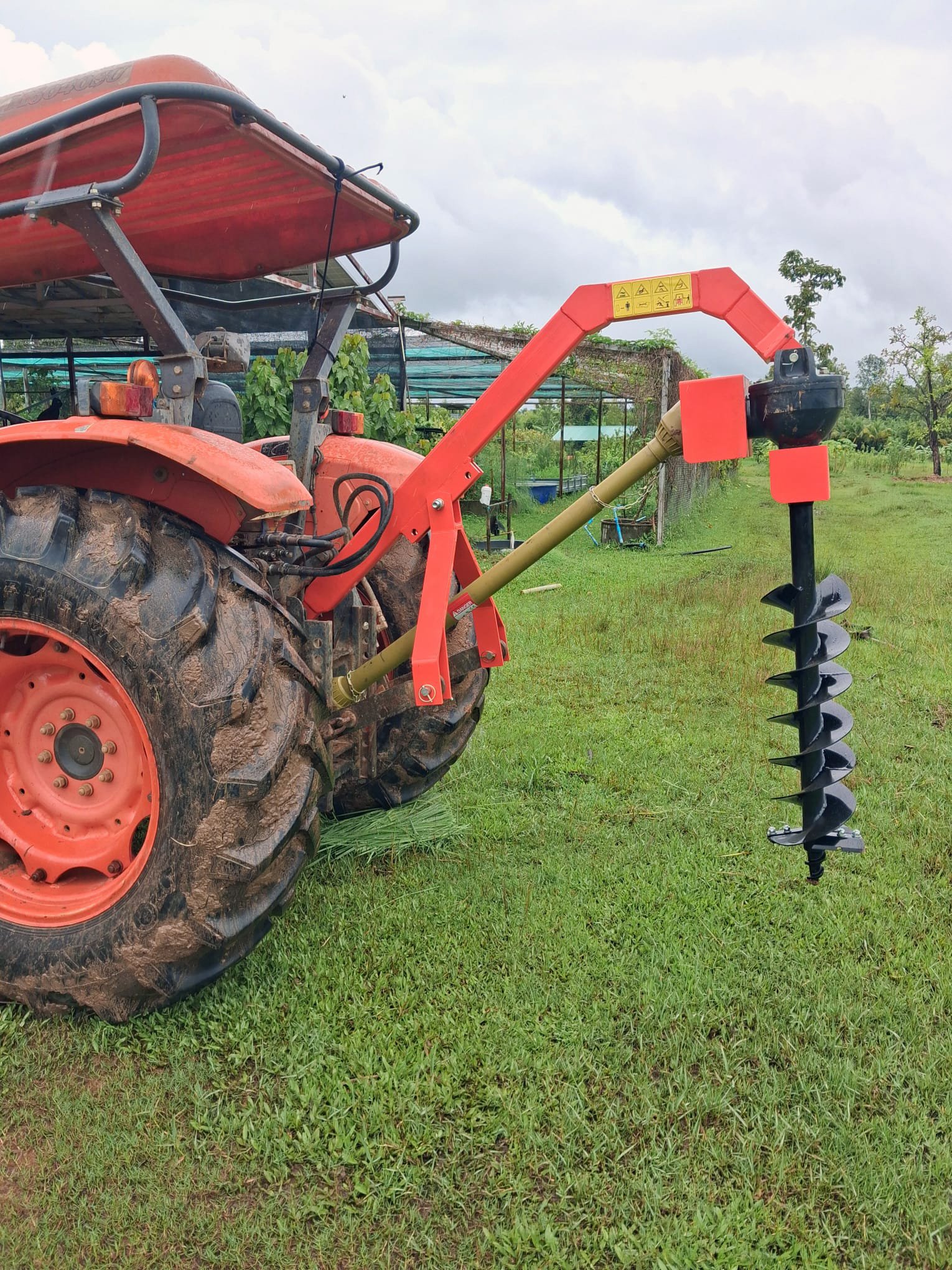 TRACTOR MOUNTED POST HOLE DIGGER 1.jpg