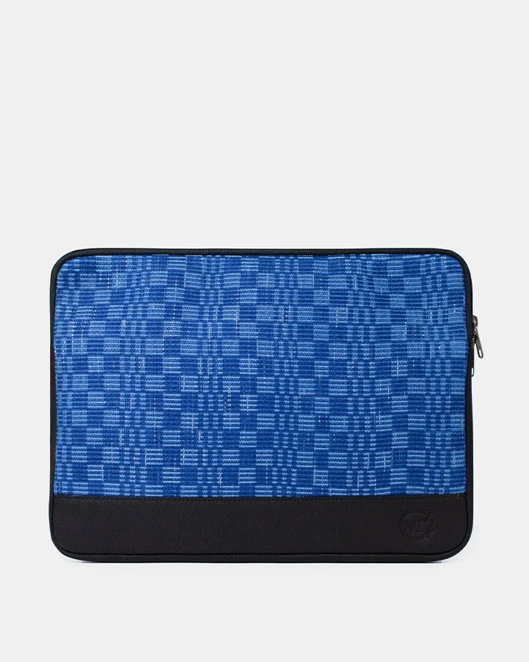 VI Laptop Pouch Ratchawat in black buffalo hide leather