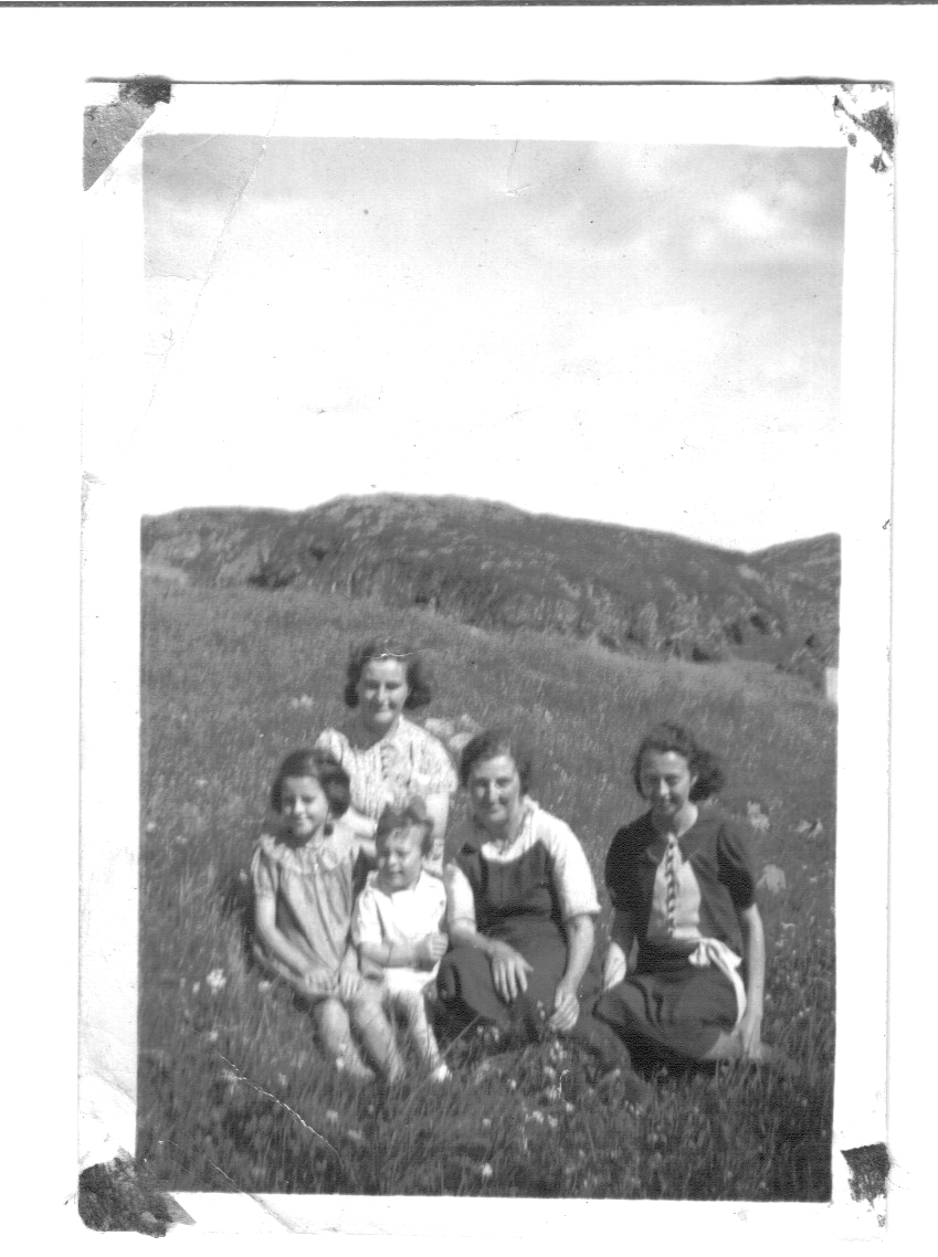 Newfoundland - Eva Sulley, Zilda Sulley, Max Gordon, Fannie Gordon, Murtle.jpg
