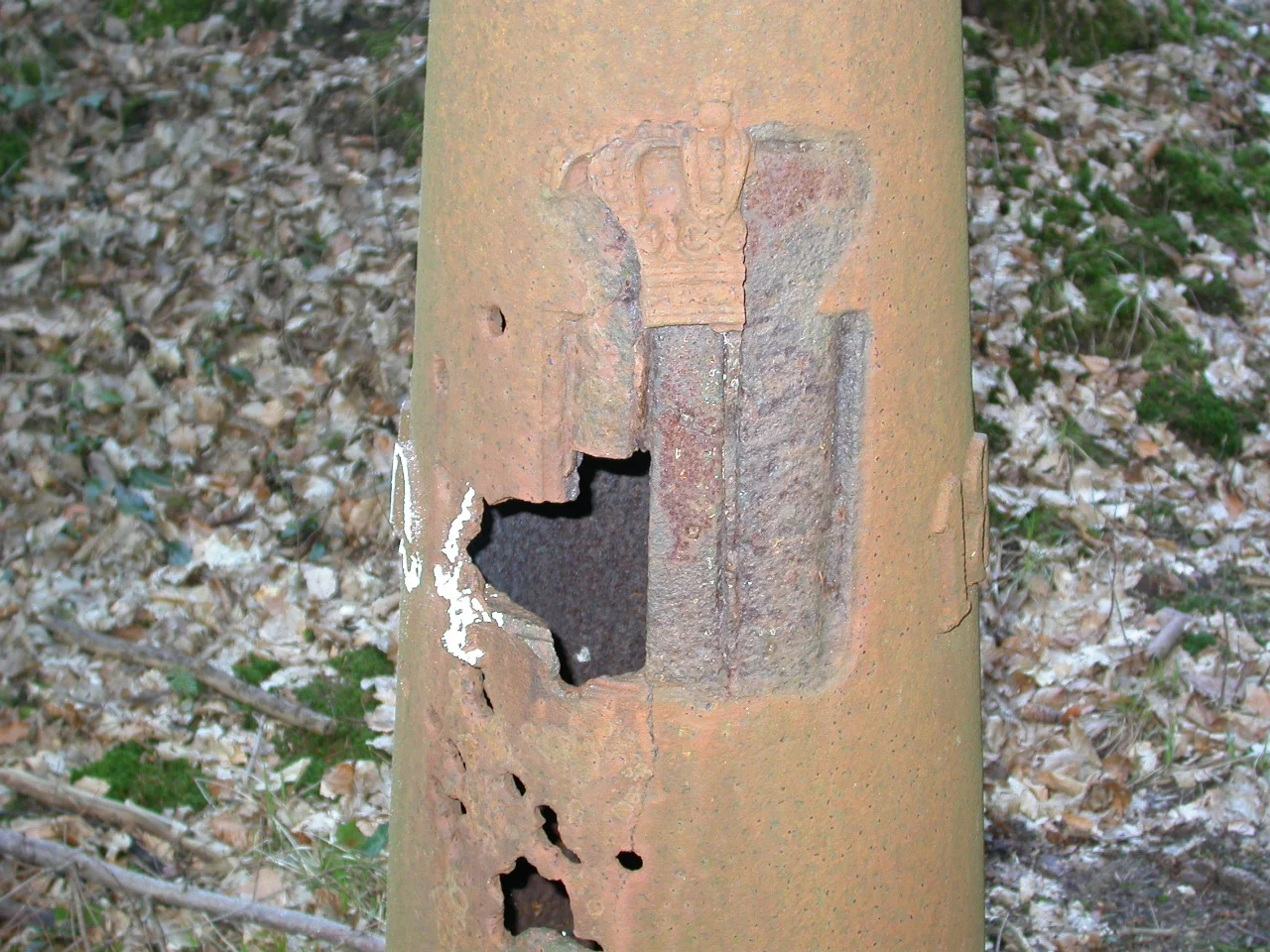 LB 104 detail B.JPG