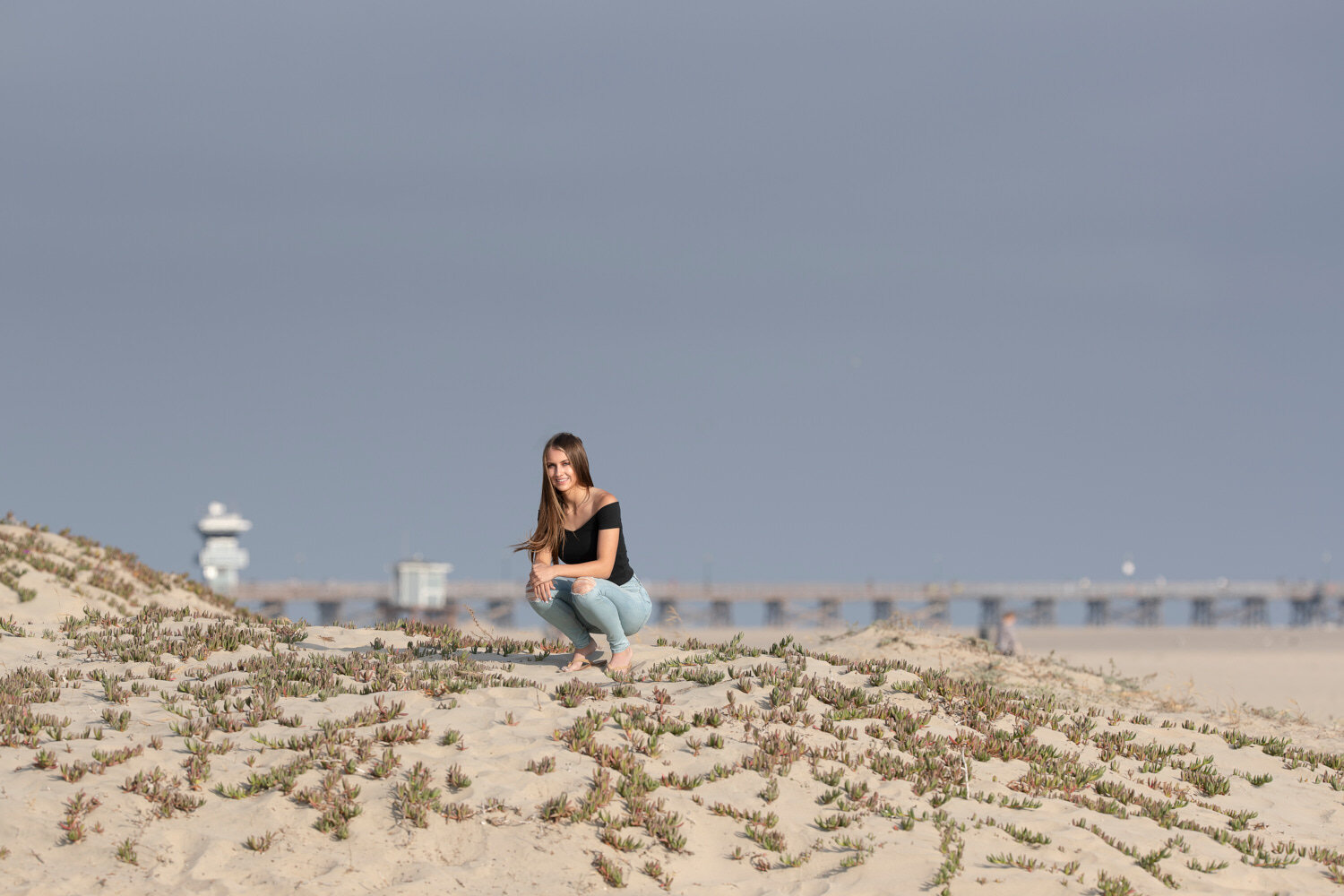 Seal-Beach-senior-portrait-pier-background.jpg