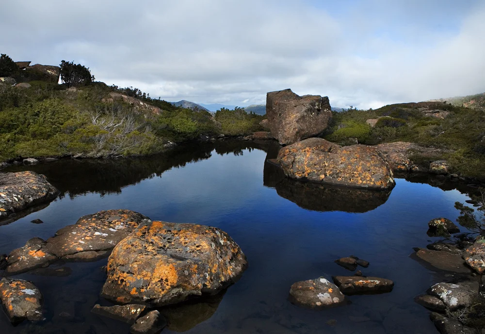 tarn shelf 9491.jpg