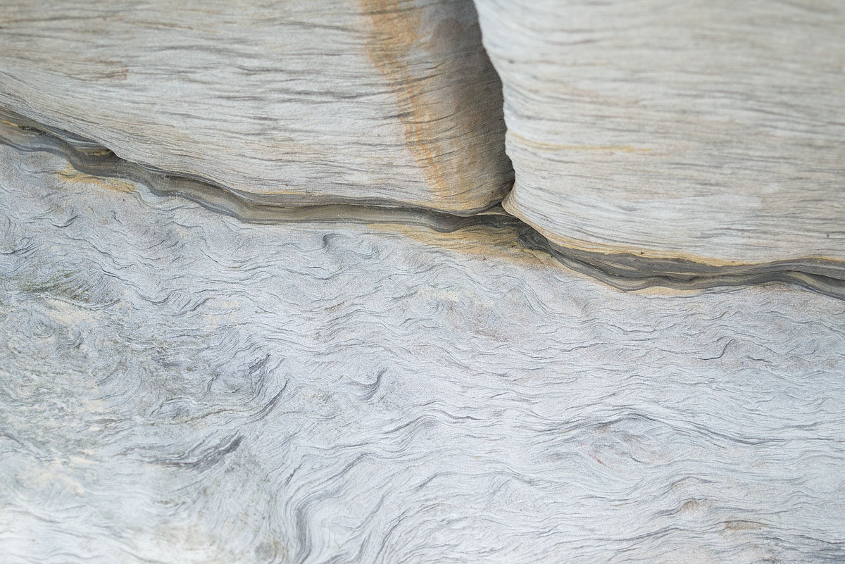 rock crevice and stain 0923.jpg