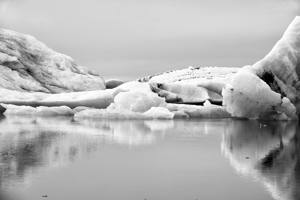 jokulsarlon ice slots bw 3934.jpg