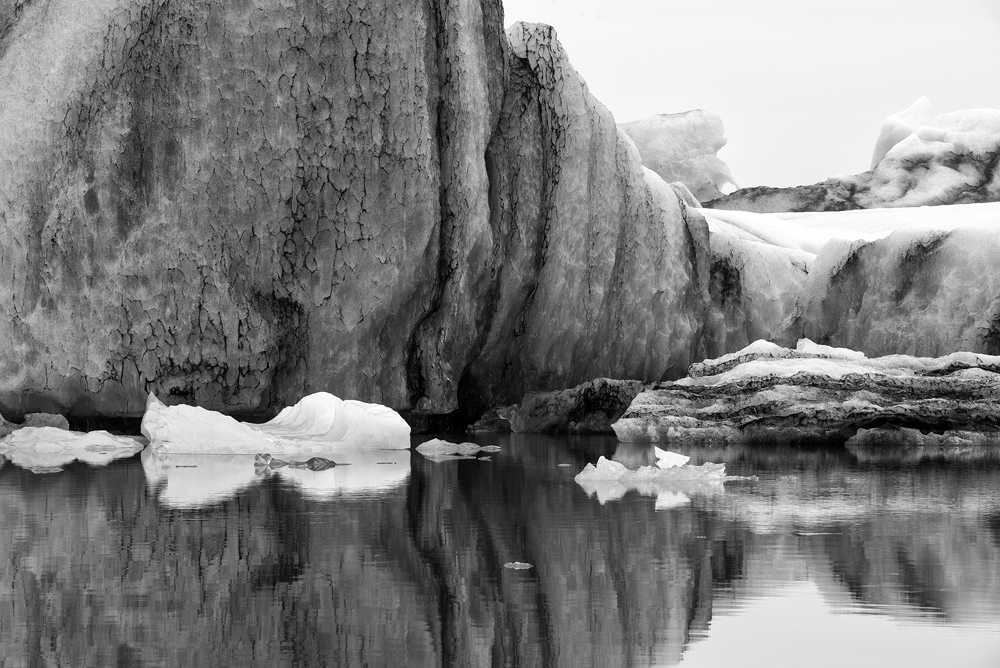 jokulsarlon icebergs tones bw 3837.jpg