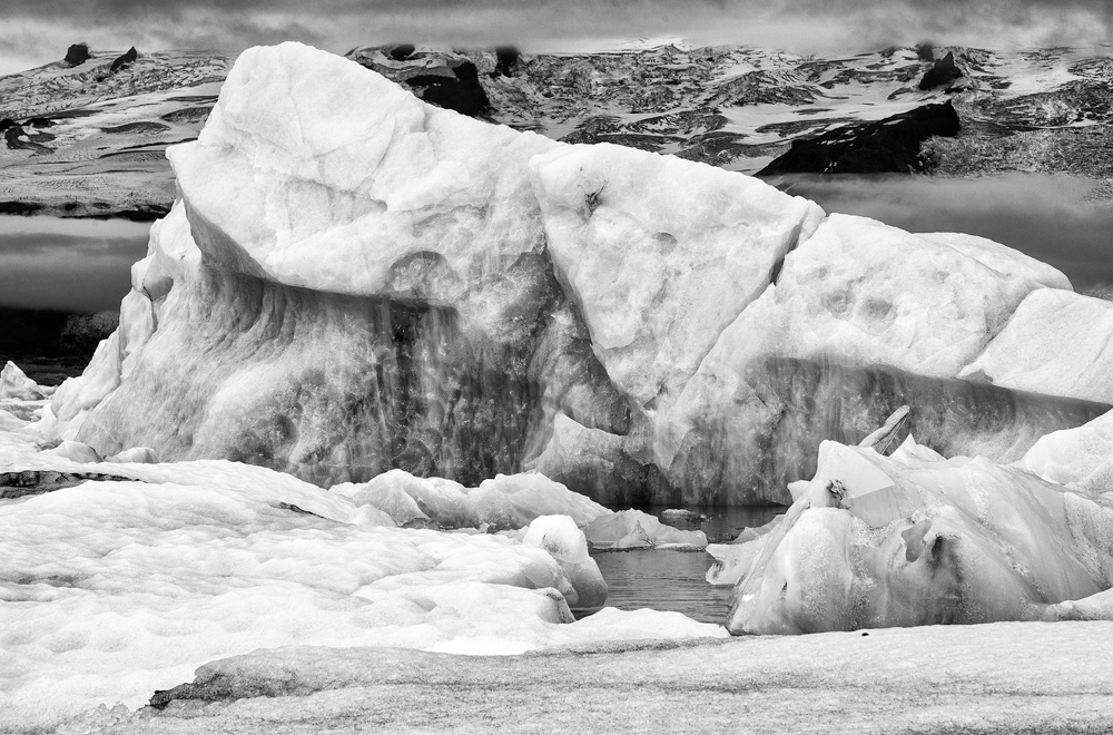 jokulsarlon marble hills bw 4070.jpg