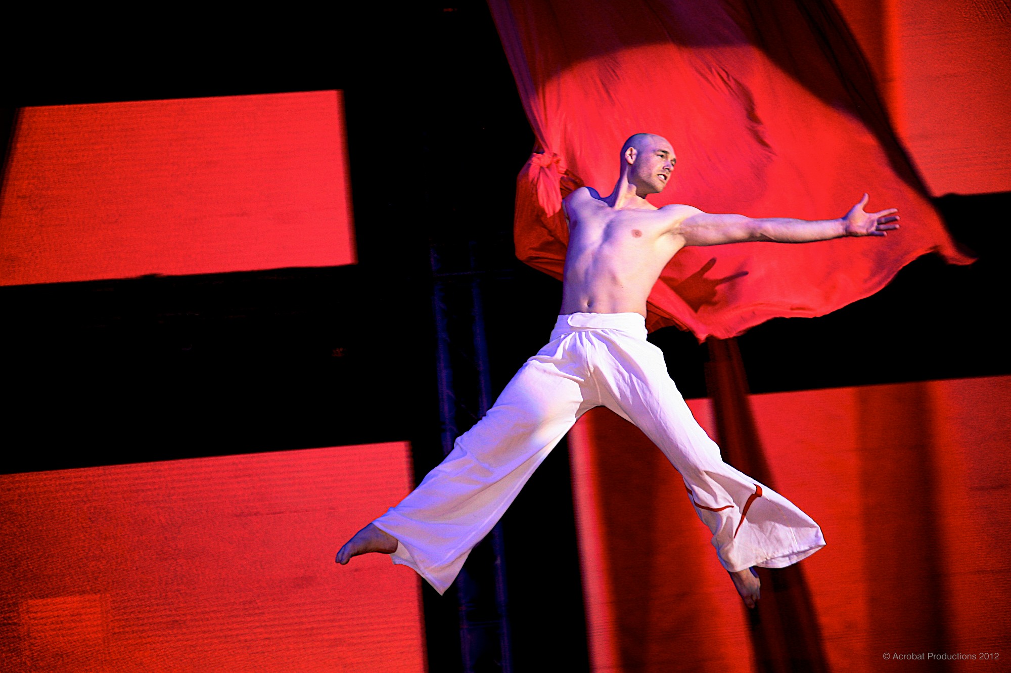 flying-aerial-silks-performer-christian-hunt