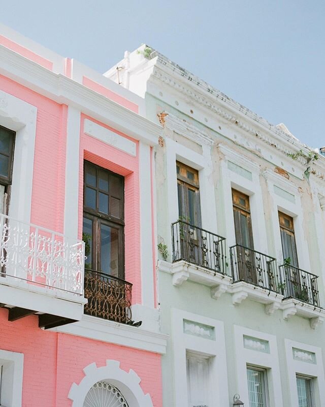 More pretty views from the charming and colorful Old San Juan. 🤍 #carolinemaxcyphotographyfilm #carolinemaxcyphotographytravels