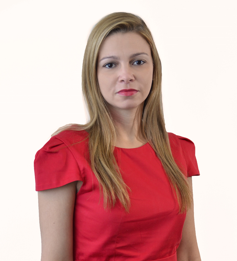 Gerente Naiana Dutra