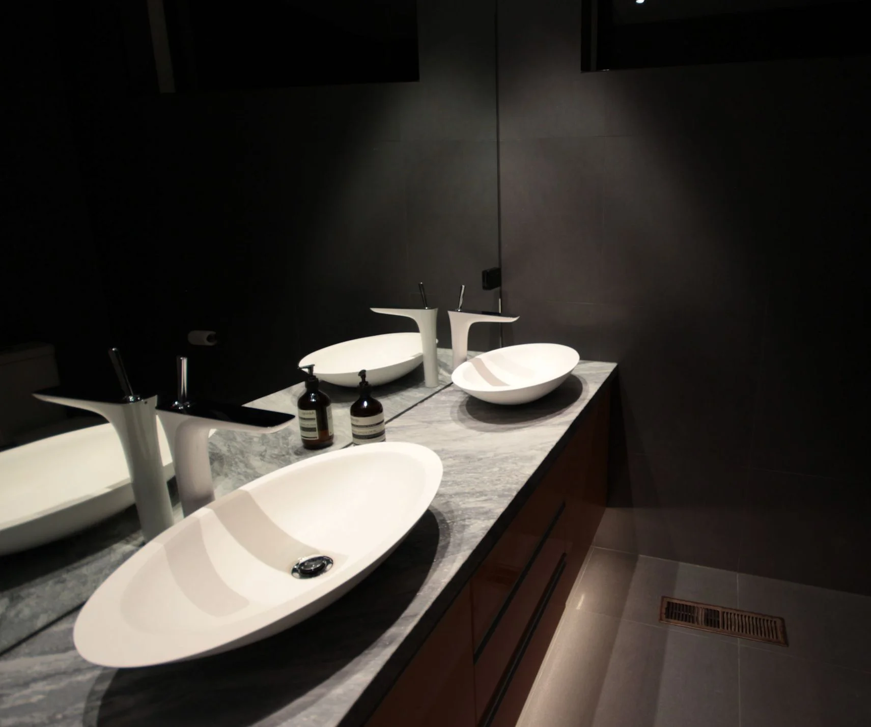mintlightingdesign_ensuite_sq.jpg