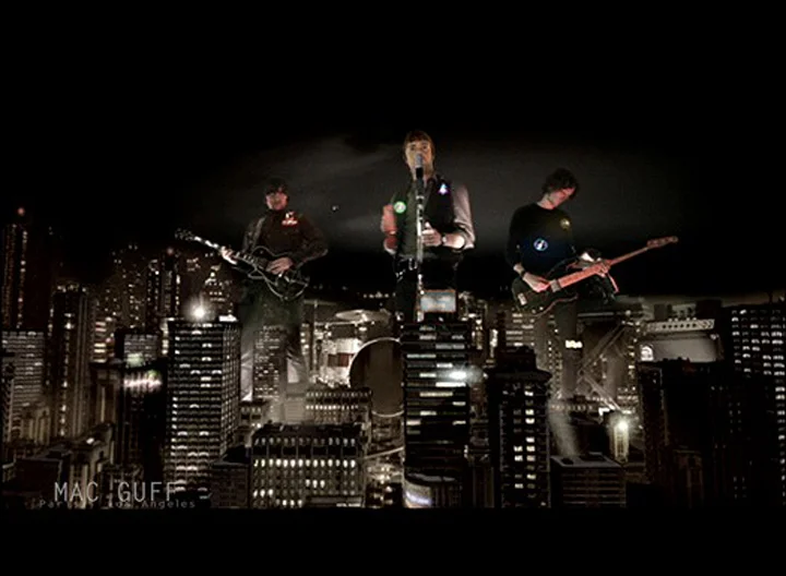 mac_guff_paris_-_kaiser_chiefs_-_ruby_(2007).jpg