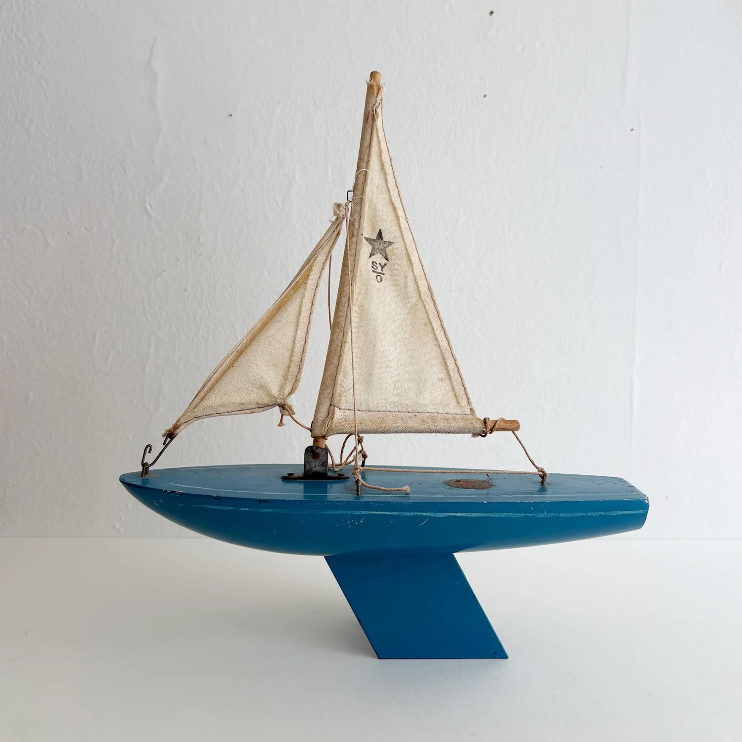 Pondyacht1.jpg