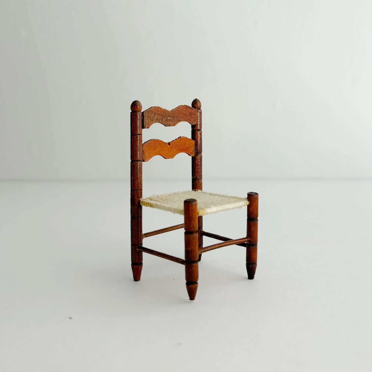 vintage-wood-dollhouse-chairs-3.jpg