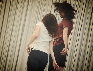 Workshops Underlying patterns of motion are my main curiosity when teaching and holding seminars. I use 'community studies', 'Rolfing-Structural Integration' and my research on 'flow' in my teaching practice. Image: Dancing in Flow workshop at Tanzsprint (DE)