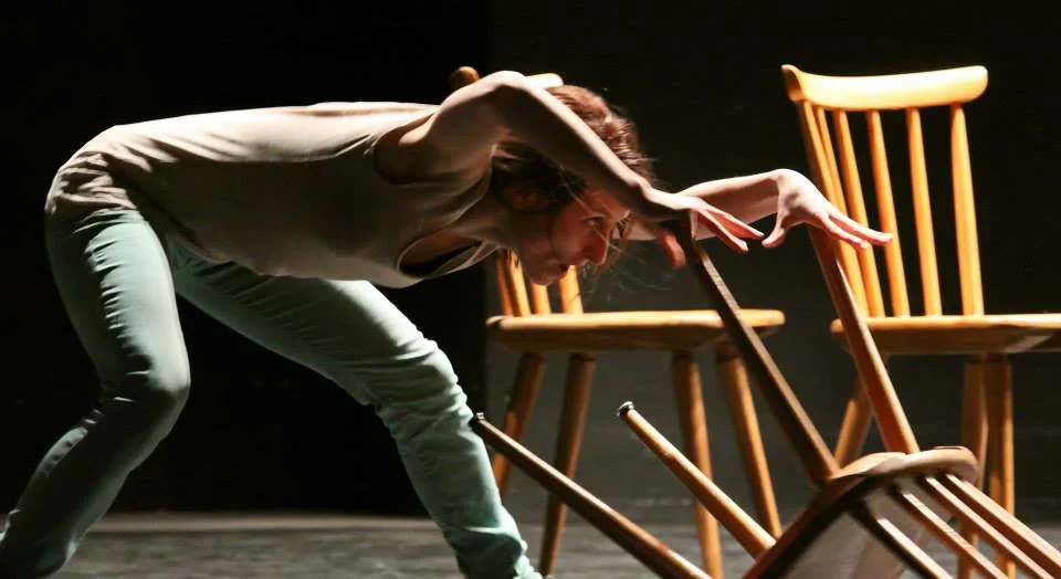 As a dancer and performer Keen in different movement styles , my repertoire goes from contemporary, modern techniques (flying low, release, gaga) and classical ballet to instant composition, partnering, contact improvisation, physical theatre, capoeira and butoh. Image: Wie es ist by IDEAtanztheater, photo credit Maurizio Giannone (IT)