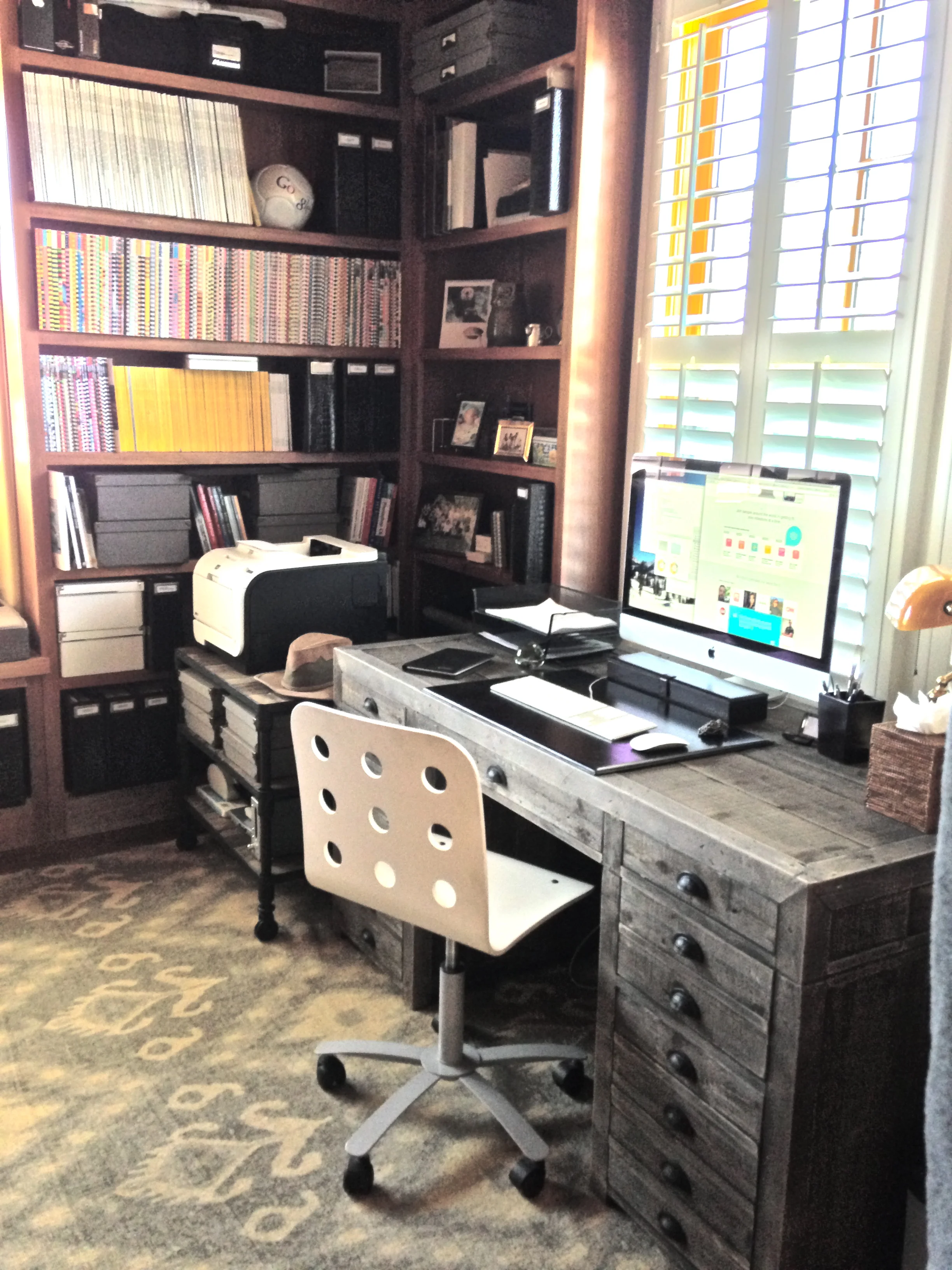 Home Offices Whether your office is at home or not, the functionality of your workspace is a key component for the success of your business. Allowing me to create order and a good workflow to your office space, gives you the opportunity to simply focus on your work. 