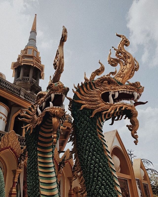 Phaya Naga - the water serpent lurking in the Mekong River 🐉

Of all the Thai mythological deities I took note of, this badass dude is my favorite.

Question: Where do you seek inspiration? 
#thailand #mythology #inspiration