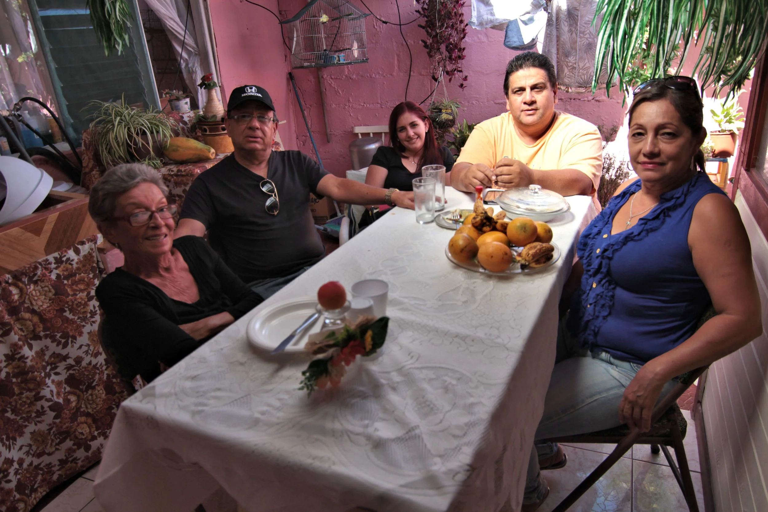  Having a "cafecito" with my cousins. 