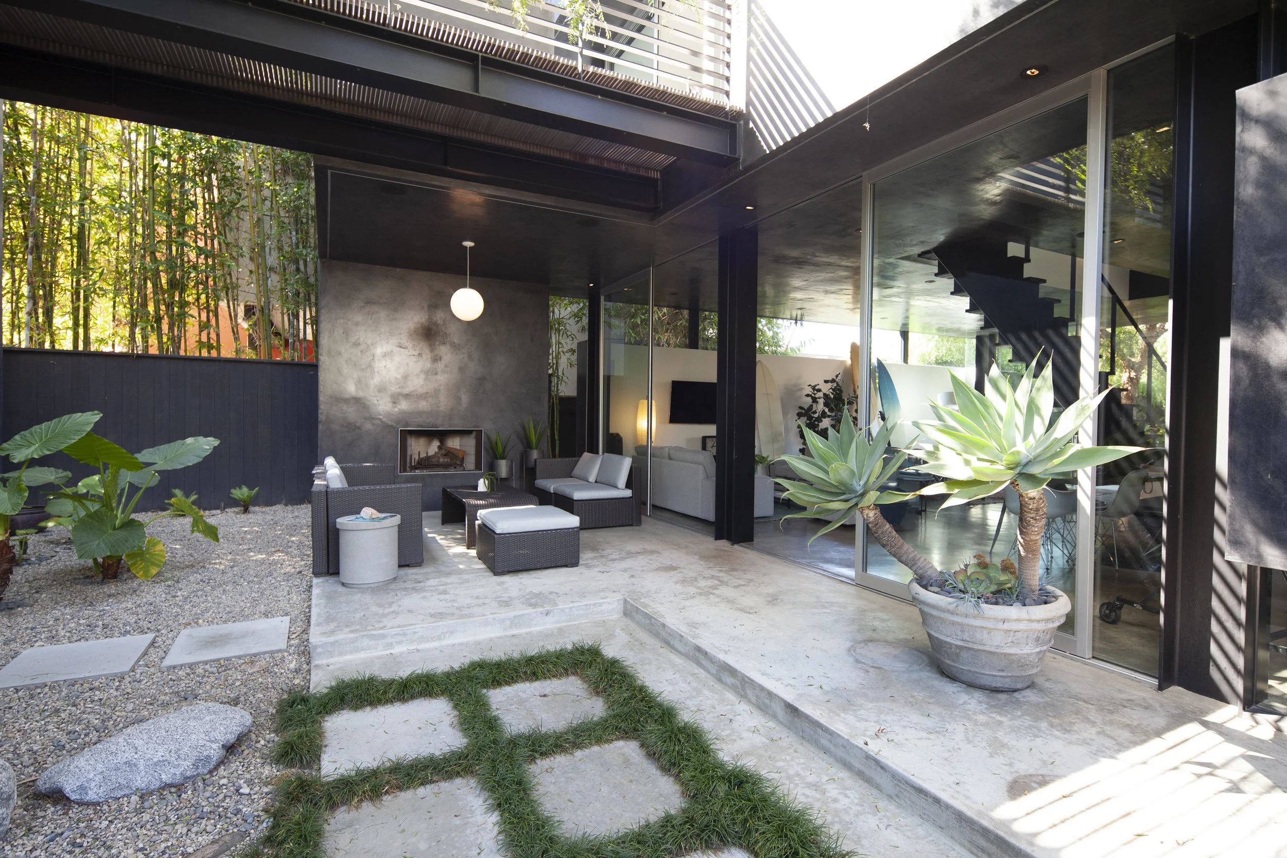 S.E.A.-Studio-Environmental-Architecture-David-Hertz-FAIA-Floating-House-Venice-Beach-sustainable-regenerative-restorative-design-residential-contemporary-modern-courtyard-patio-green-building-balcony-view-garden-westside-living-studioea-1.jpg